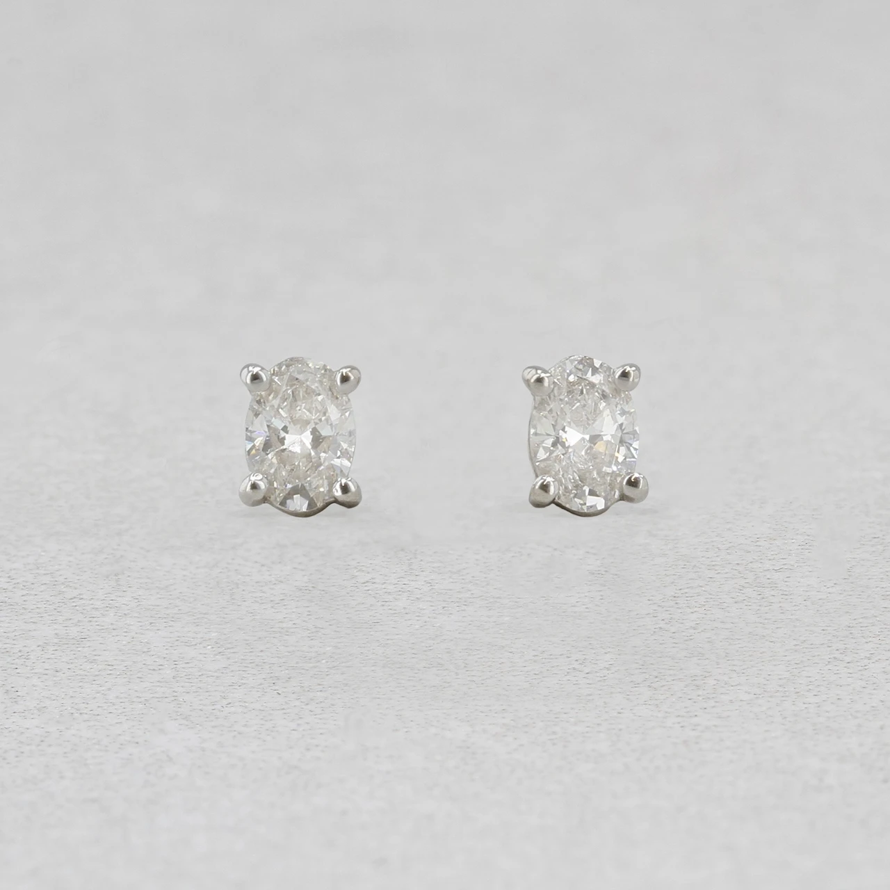 18wg diamond earrings 0.60ct