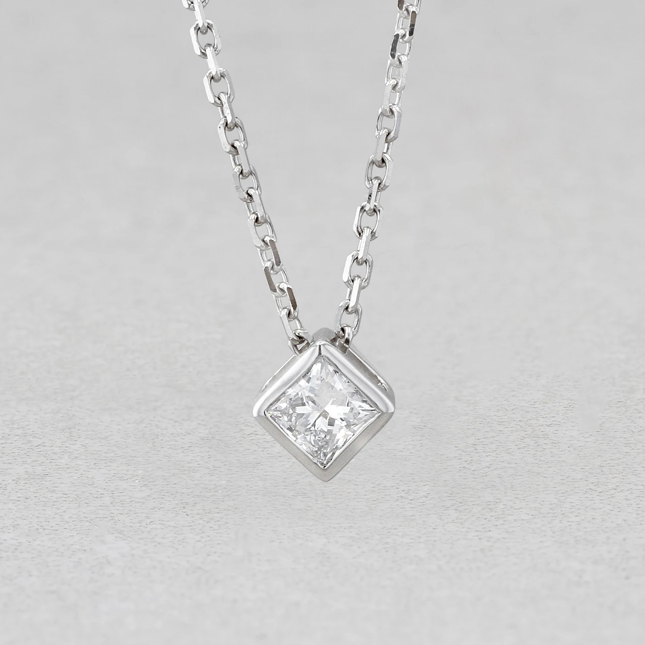 9ct White gold 0.25ct Lab Grown Diamond Pendant.