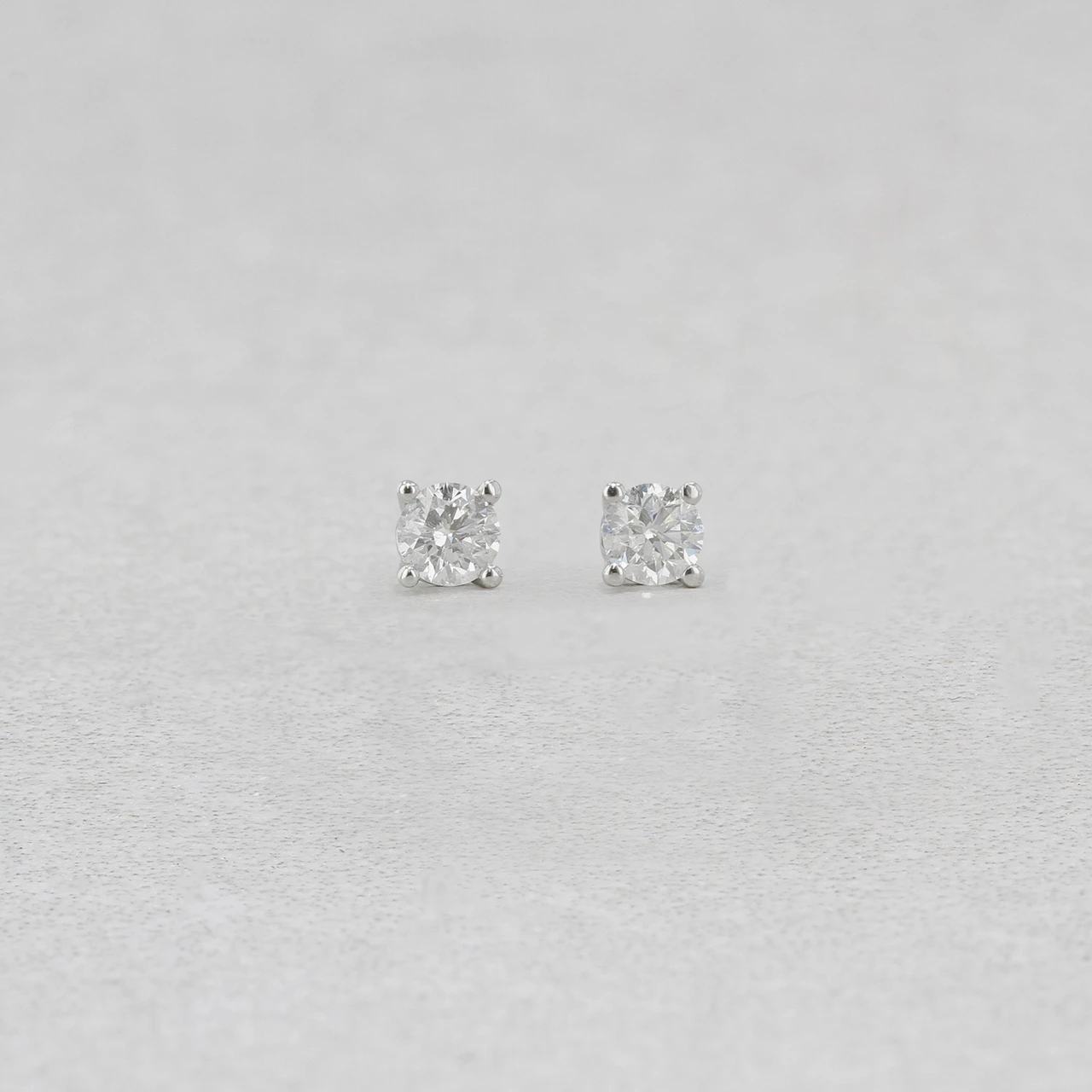 18wg diamond earrings 1.00ct