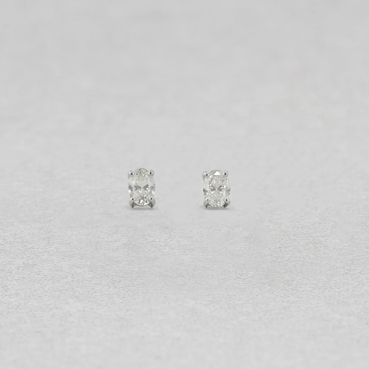 18wg diamond earrings 0.82ct