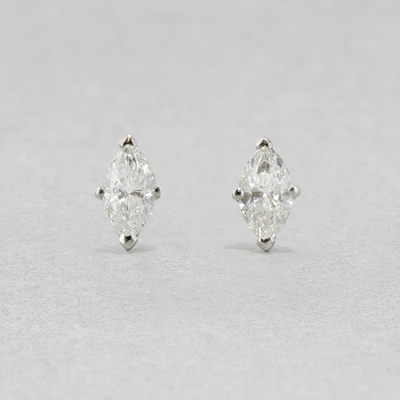 18wg diamond earrings 1.07ct