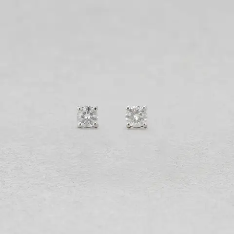  18wg diamond earrings 
