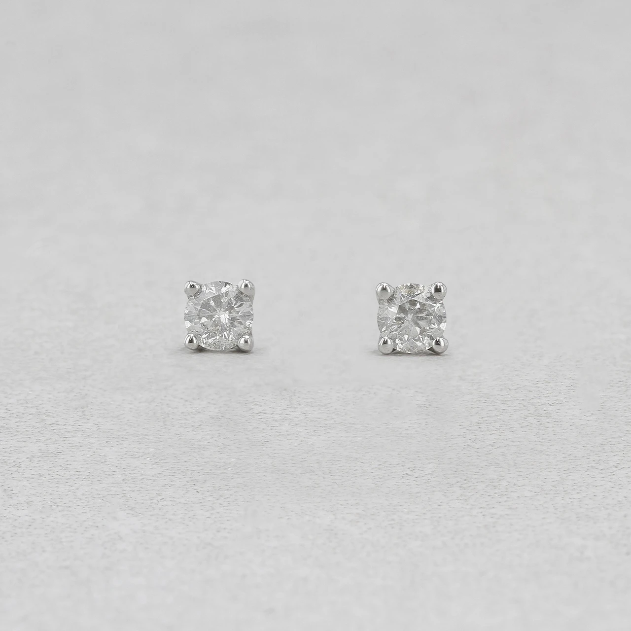 9wg diamond earrings 0.60ct 
