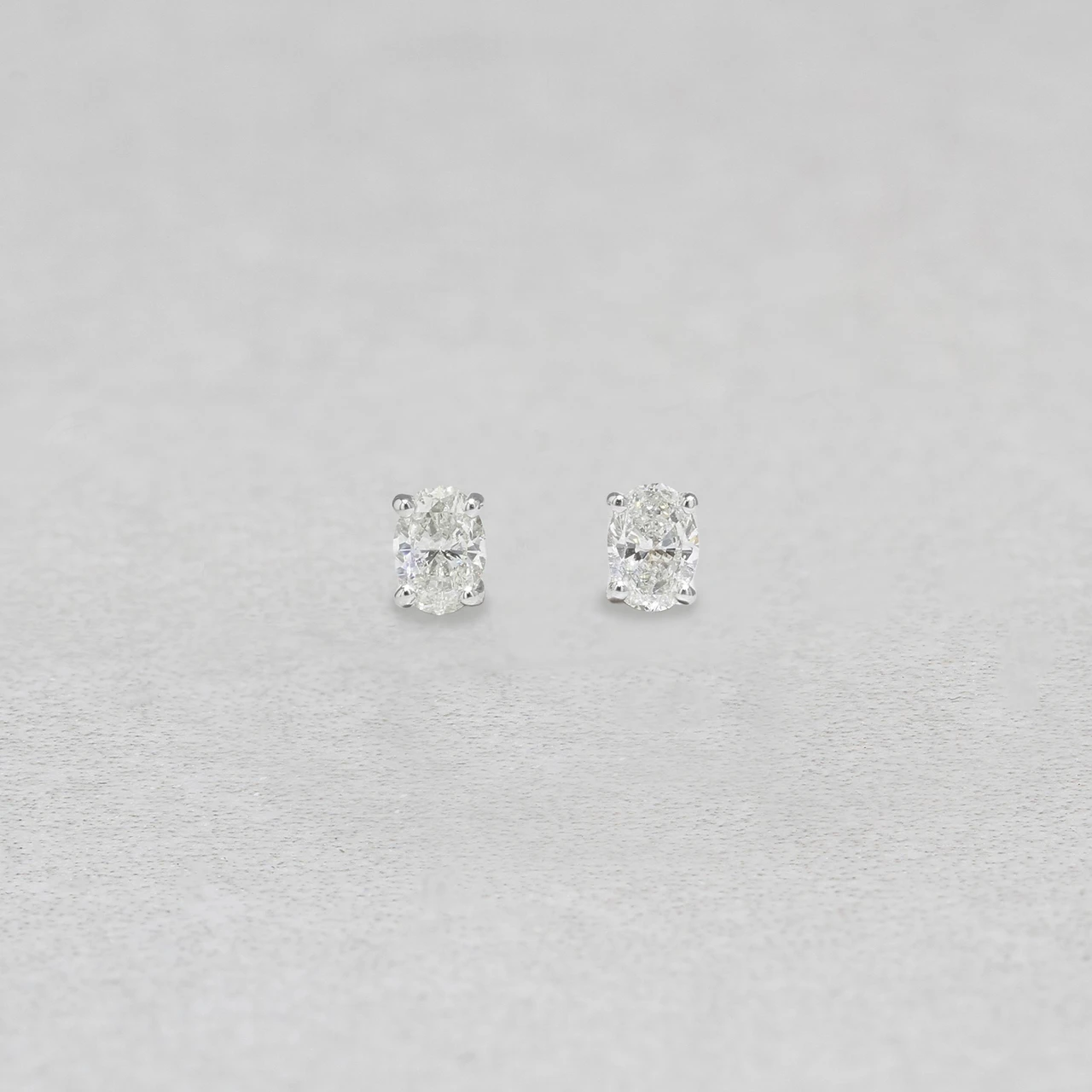 18 wg diamond earrings 1.00ct
