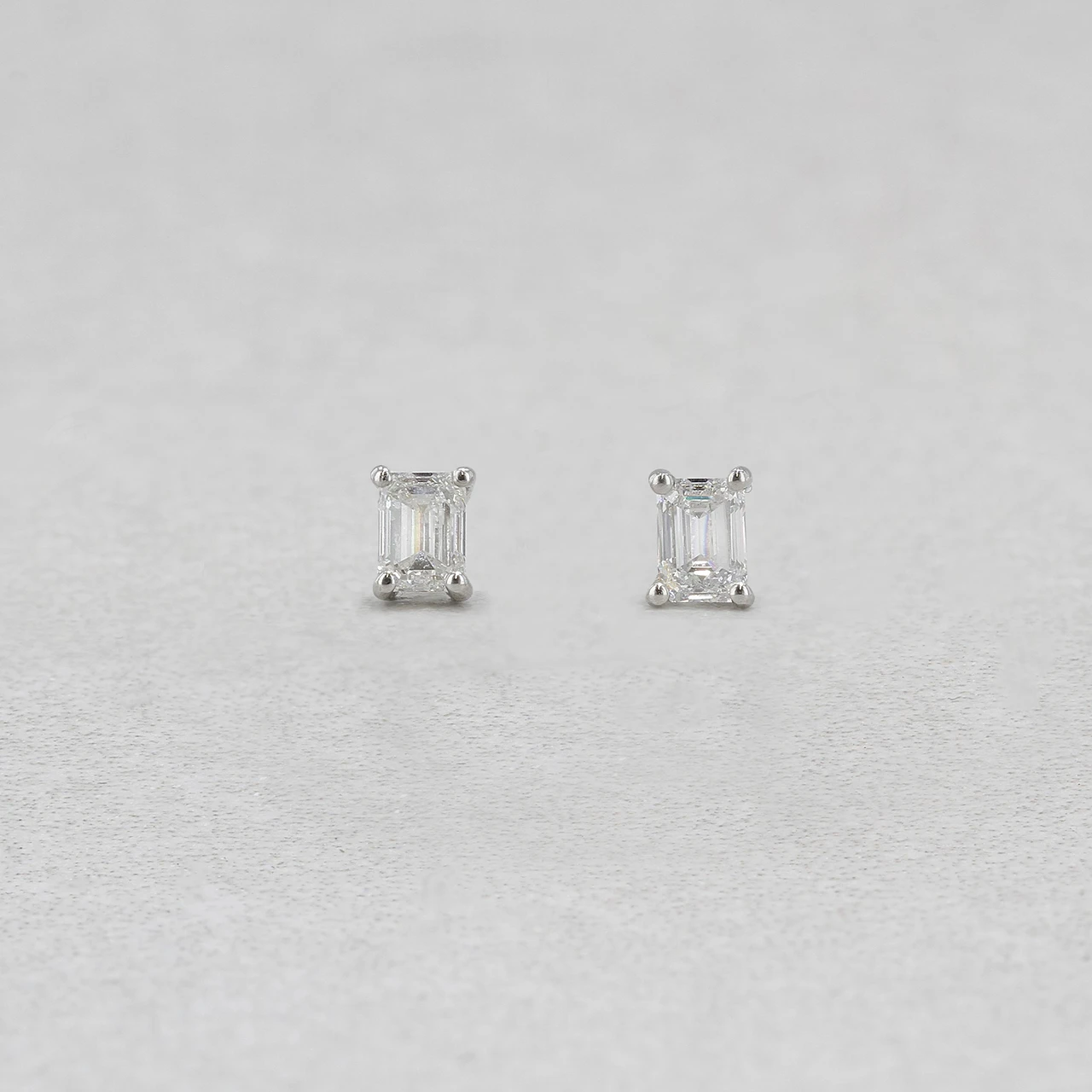 18wg diamond earrings 0.80ct 