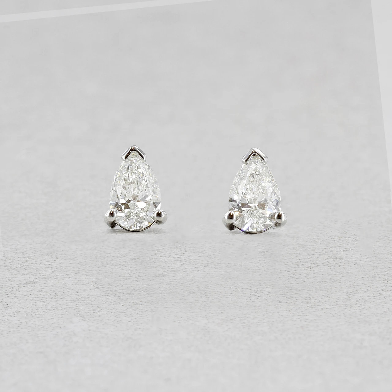 18wg diamond earrings 1.00ct