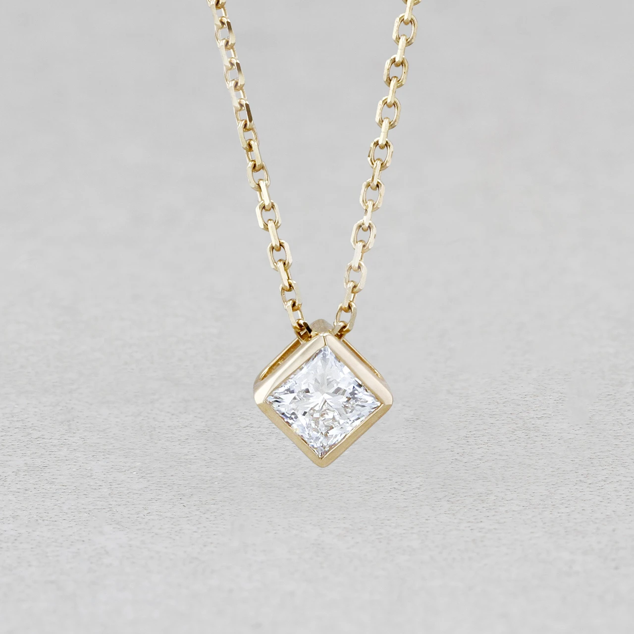 9ct Yellow gold 0.52ct Lab Grown Diamond Pendant.